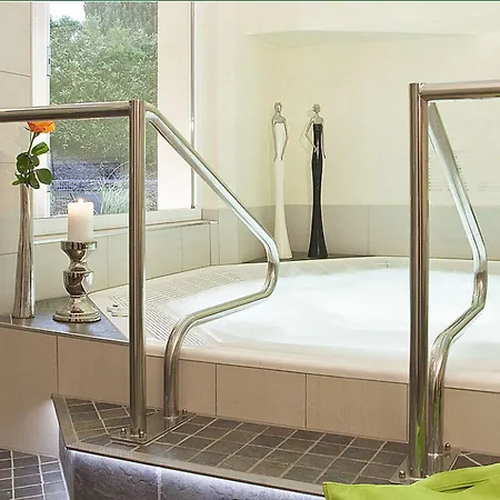 מלון & Edelweiss 4*