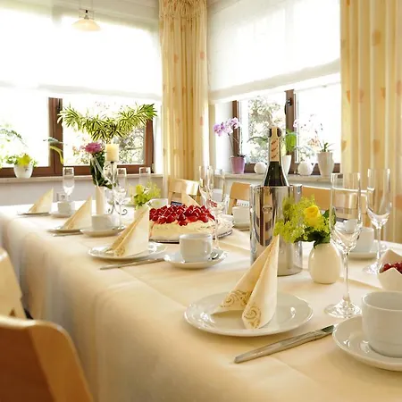 מלון & Edelweiss וילינגן