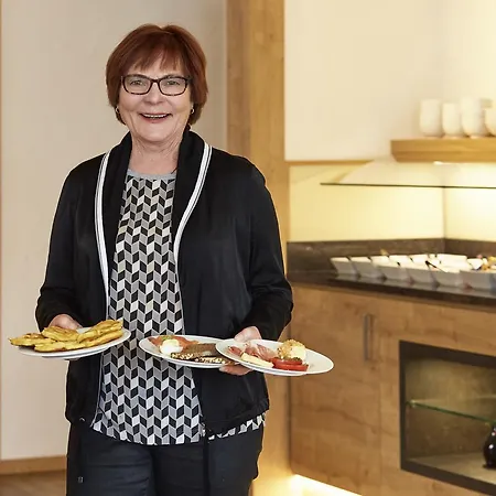 Ξενοδοχείο & Edelweiss 4*