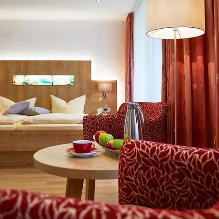 Hotel & Edelweiss 4*